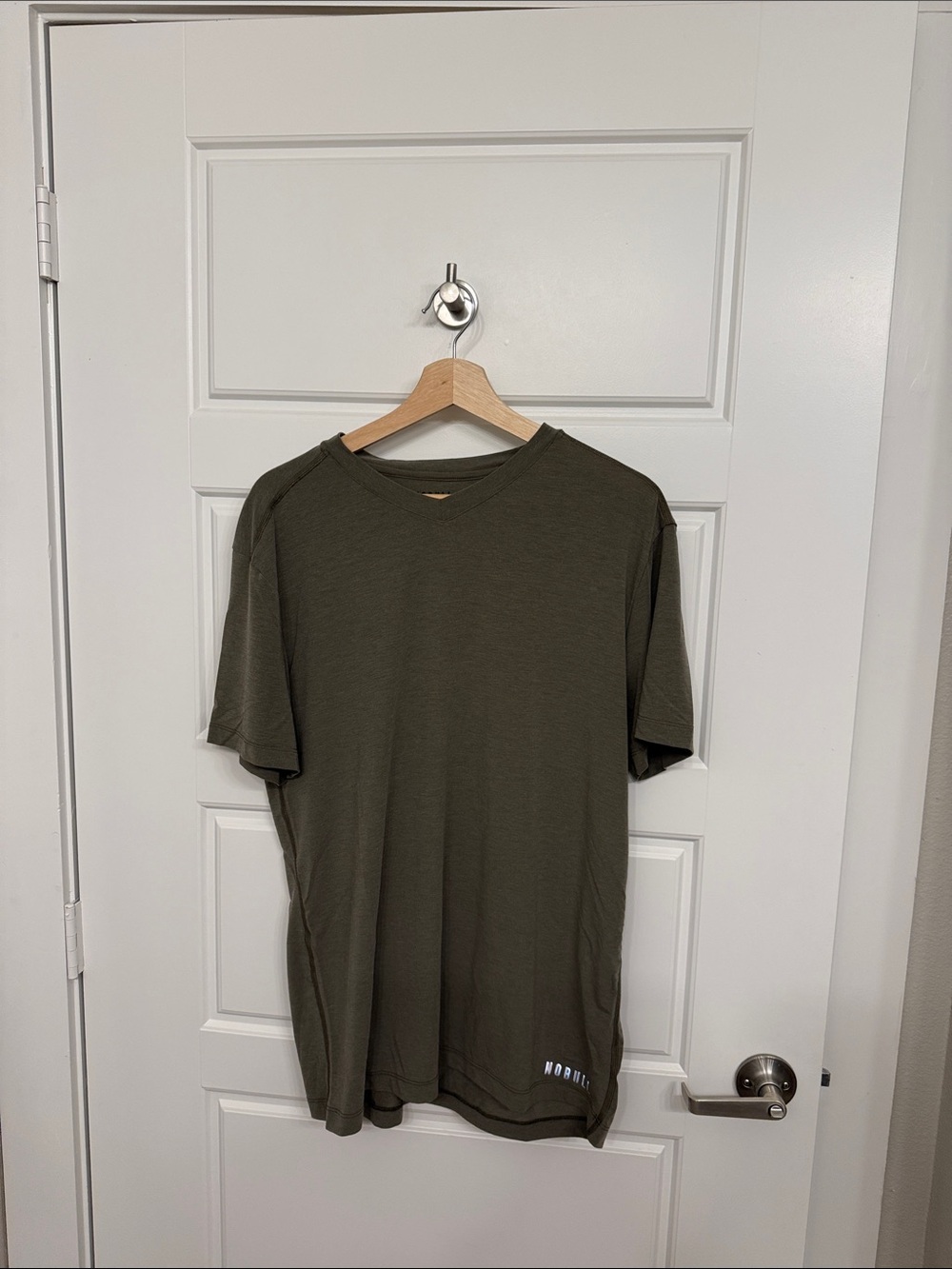NOBULL Mens Olive Green Short Sleeve V-Neck Tee Size L